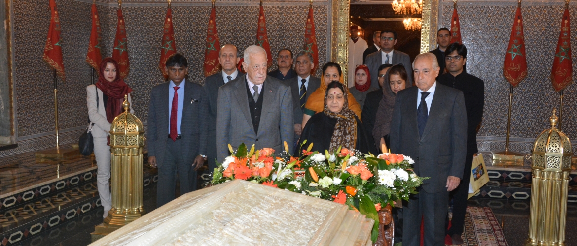  Laying of Wreath at the Royal Mausoleum by Hon'ble EAM in Rabat